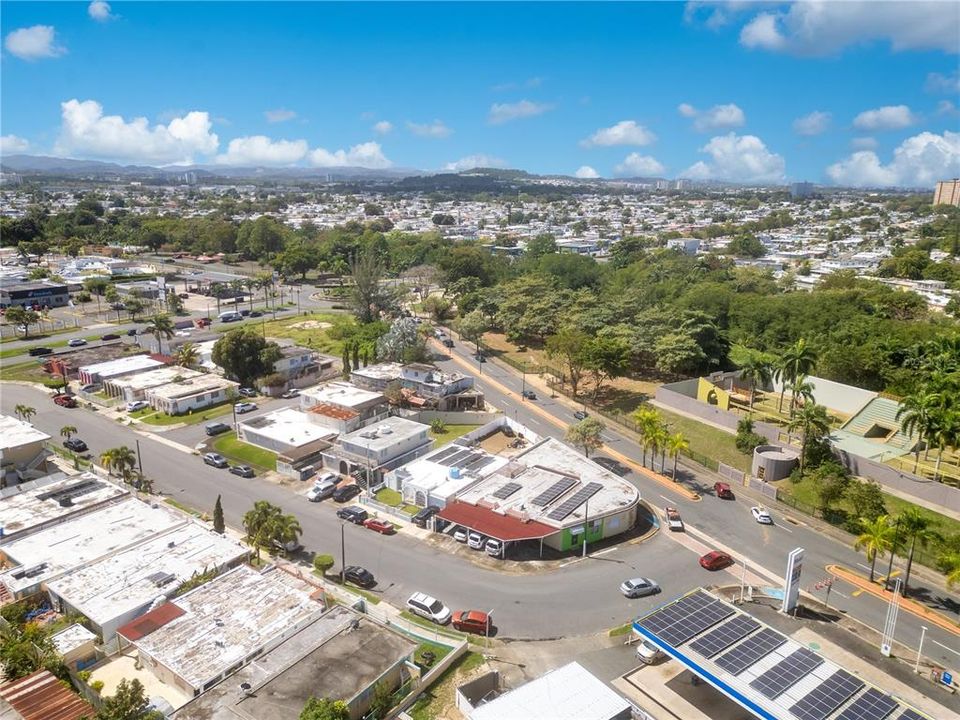 Active With Contract: $325,000 (8 beds, 7 baths, 3041 Square Feet)