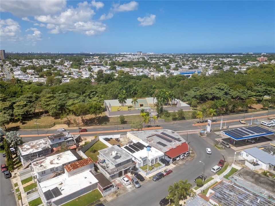 Active With Contract: $325,000 (8 beds, 7 baths, 3041 Square Feet)