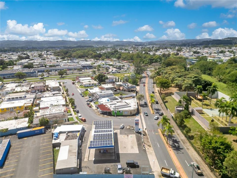 Active With Contract: $325,000 (8 beds, 7 baths, 3041 Square Feet)