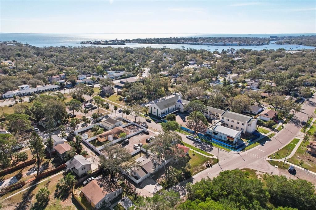 合同活跃: $275,000 (2 贝兹, 1 浴室, 1020 平方英尺)