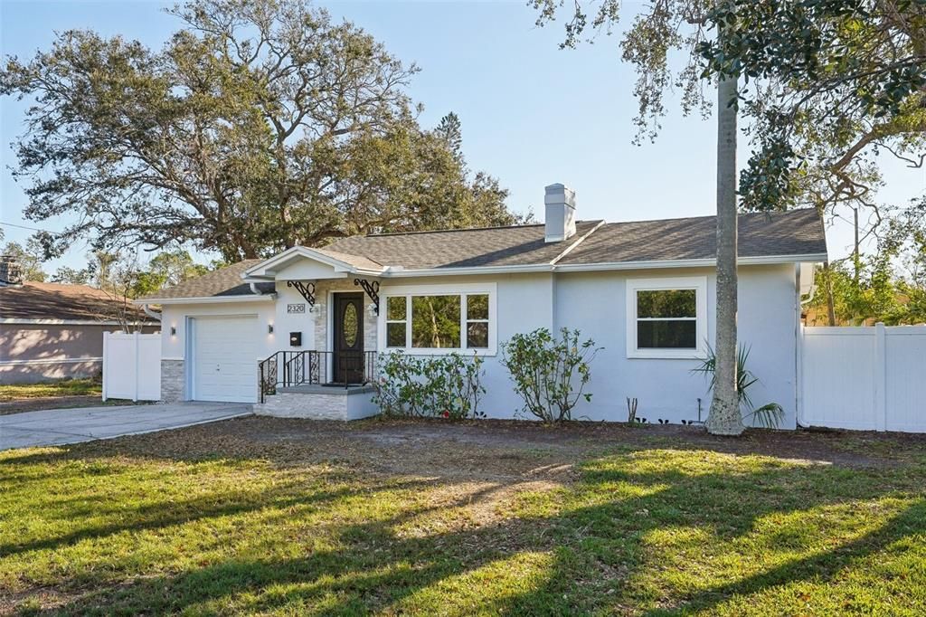 合同活跃: $275,000 (2 贝兹, 1 浴室, 1020 平方英尺)