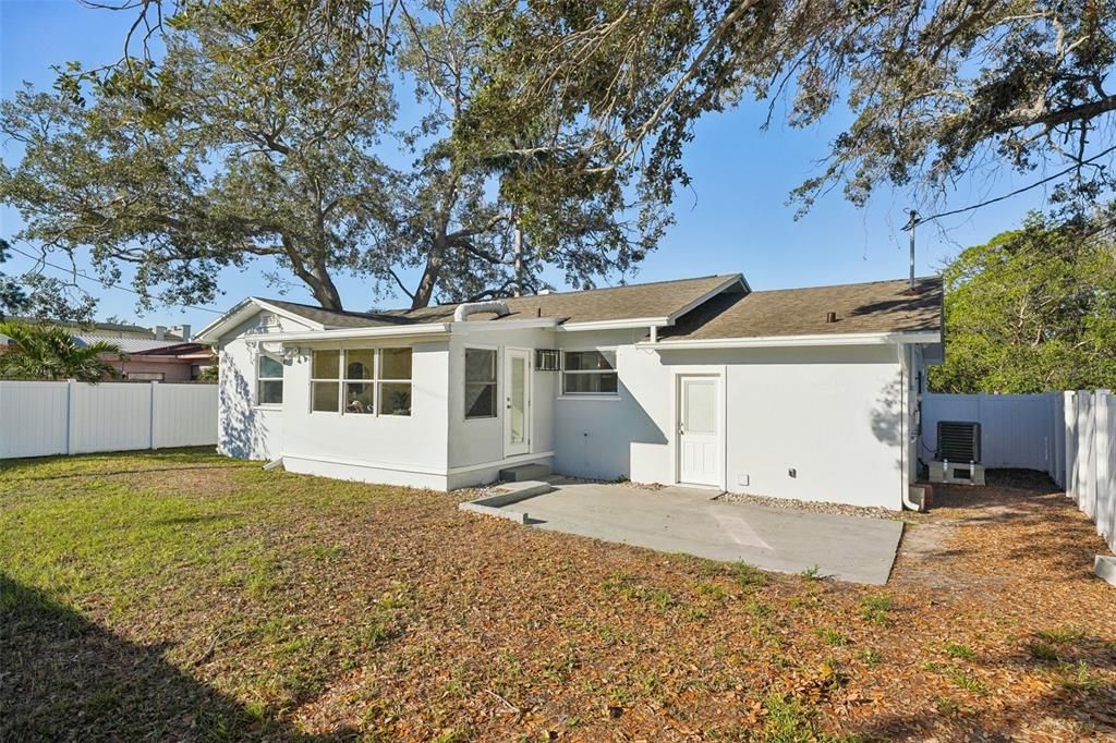 合同活跃: $275,000 (2 贝兹, 1 浴室, 1020 平方英尺)