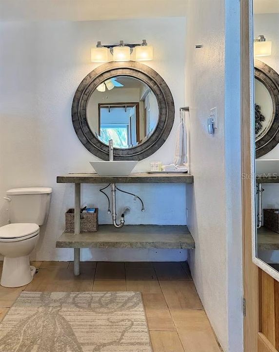 For Sale: $499,000 (2 beds, 1 baths, 900 Square Feet)