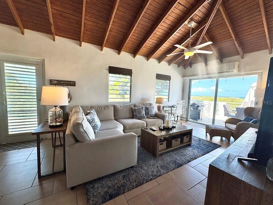 For Sale: $499,000 (2 beds, 1 baths, 900 Square Feet)