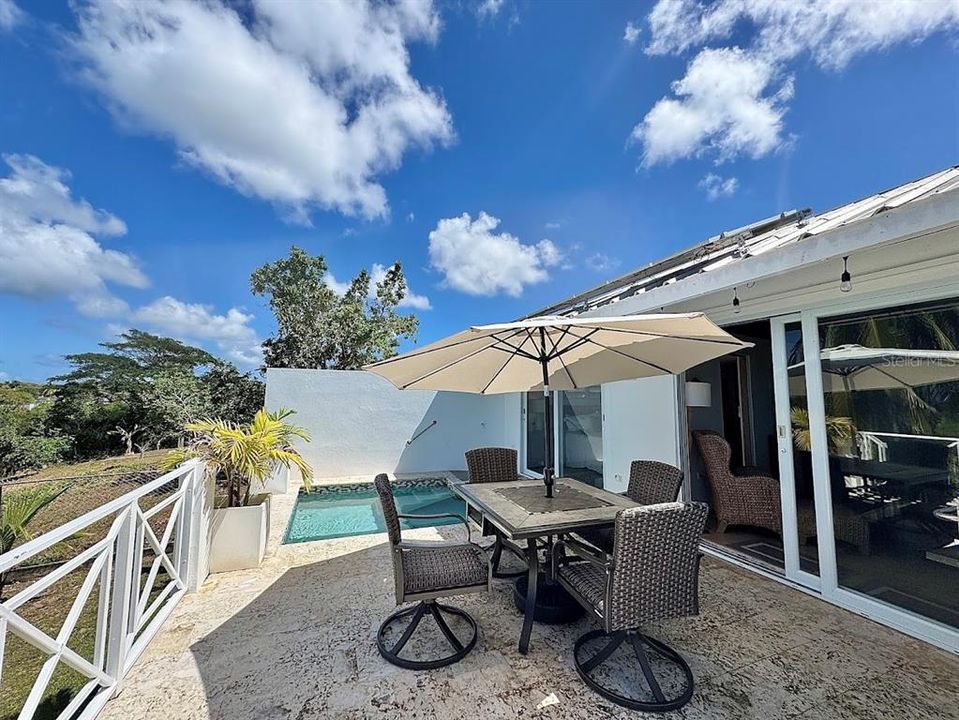 For Sale: $499,000 (2 beds, 1 baths, 900 Square Feet)