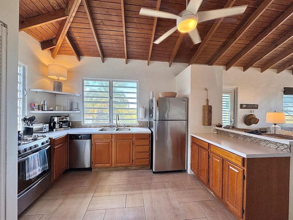 For Sale: $499,000 (2 beds, 1 baths, 900 Square Feet)