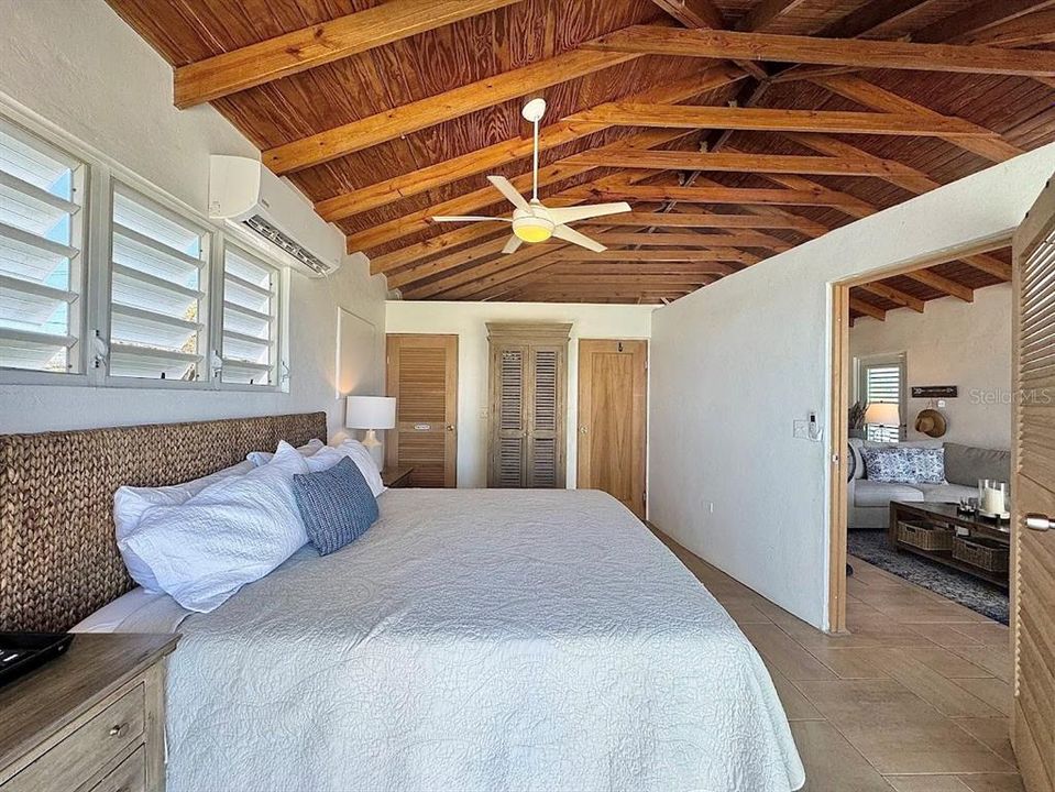 For Sale: $499,000 (2 beds, 1 baths, 900 Square Feet)