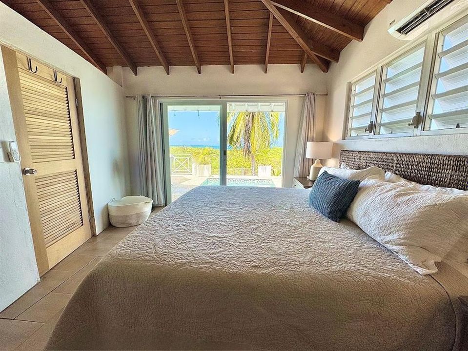 For Sale: $499,000 (2 beds, 1 baths, 900 Square Feet)