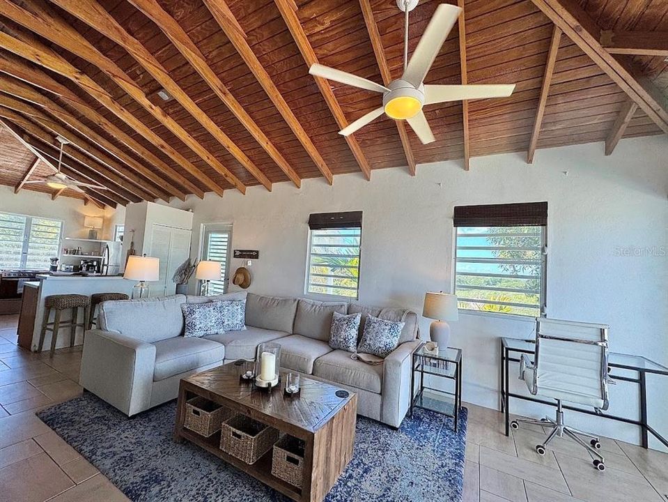 For Sale: $499,000 (2 beds, 1 baths, 900 Square Feet)