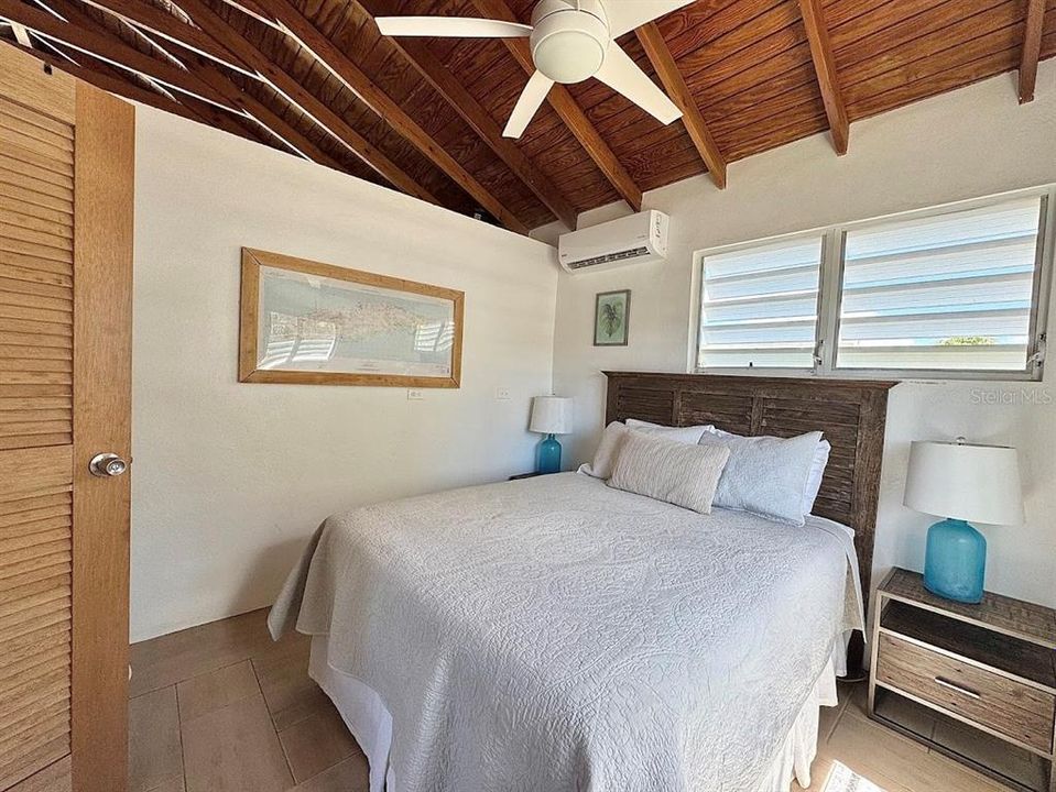 For Sale: $499,000 (2 beds, 1 baths, 900 Square Feet)