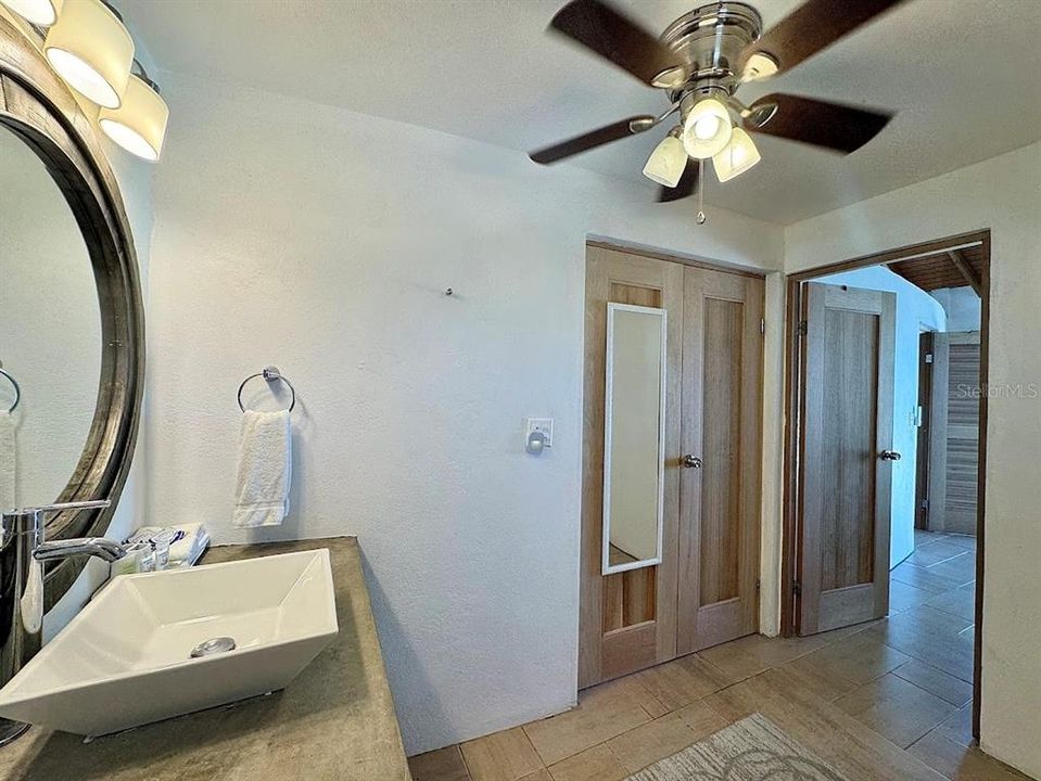 For Sale: $499,000 (2 beds, 1 baths, 900 Square Feet)