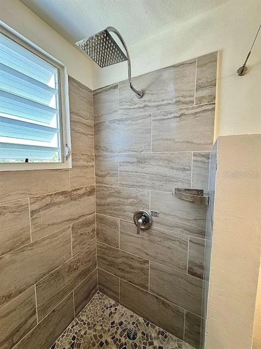 For Sale: $499,000 (2 beds, 1 baths, 900 Square Feet)