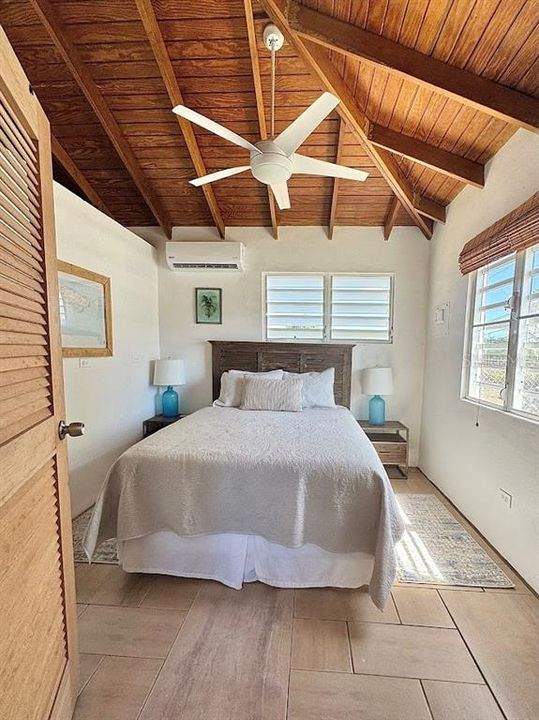 For Sale: $499,000 (2 beds, 1 baths, 900 Square Feet)