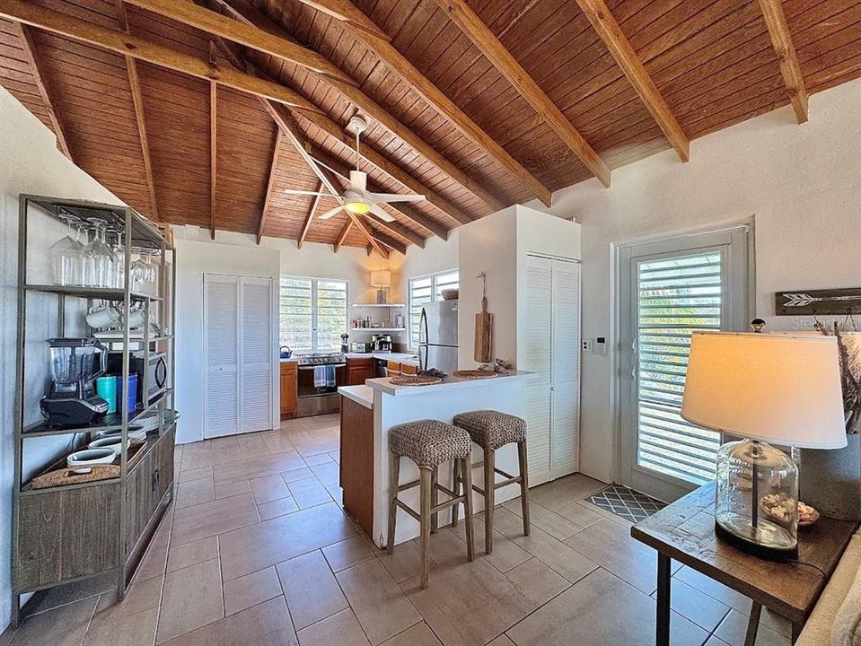 For Sale: $499,000 (2 beds, 1 baths, 900 Square Feet)