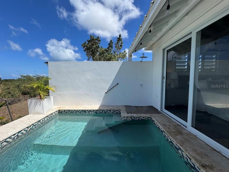 For Sale: $499,000 (2 beds, 1 baths, 900 Square Feet)