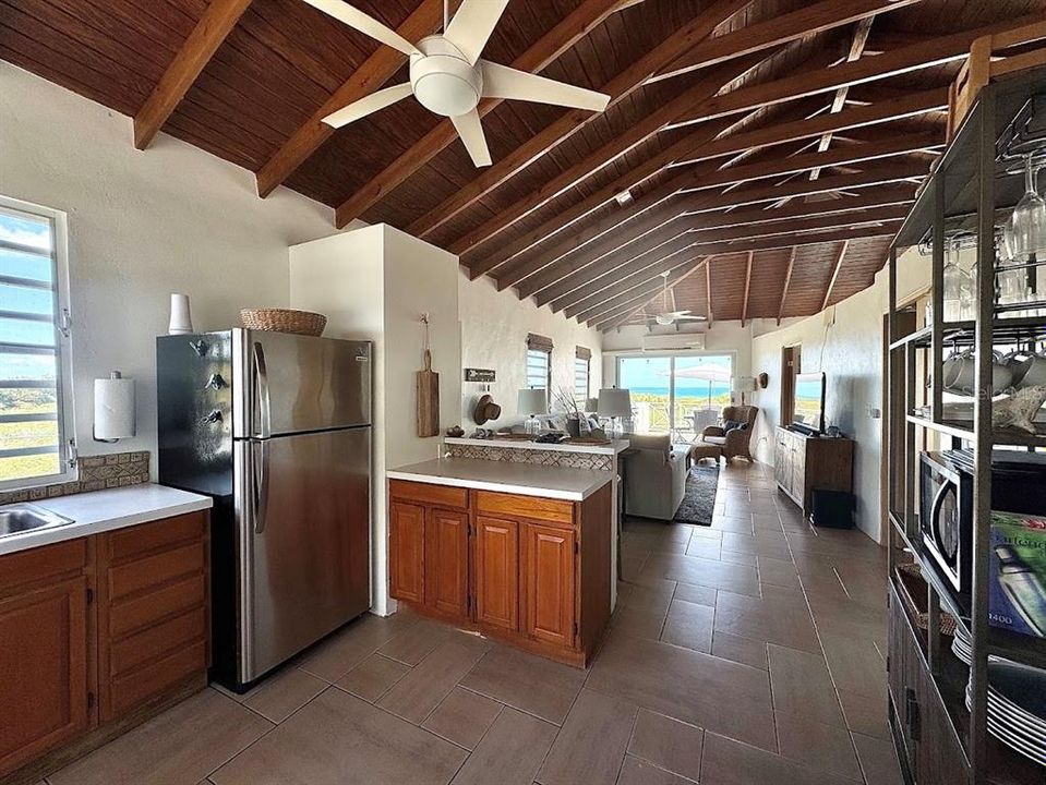 For Sale: $499,000 (2 beds, 1 baths, 900 Square Feet)