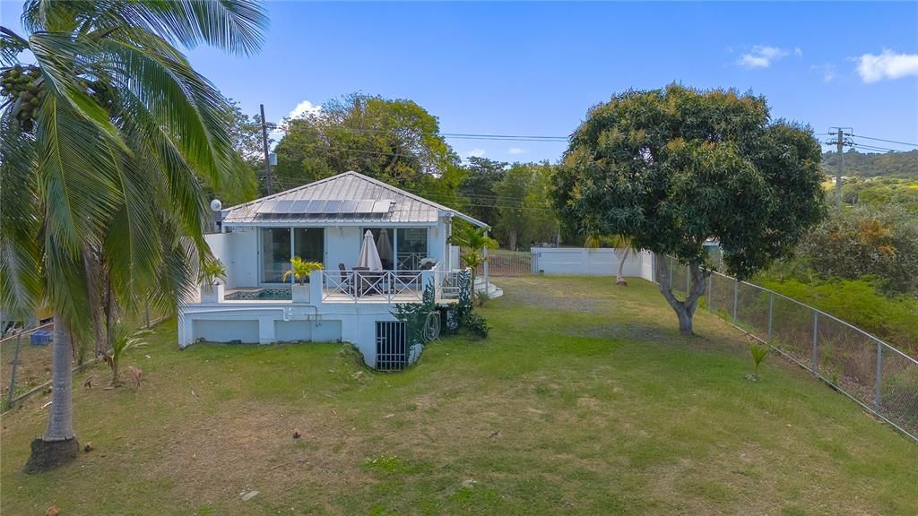 For Sale: $499,000 (2 beds, 1 baths, 900 Square Feet)