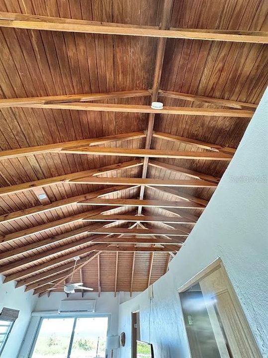 For Sale: $499,000 (2 beds, 1 baths, 900 Square Feet)