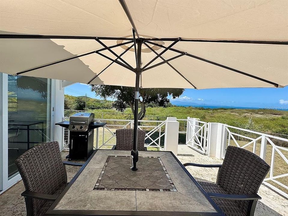 For Sale: $499,000 (2 beds, 1 baths, 900 Square Feet)