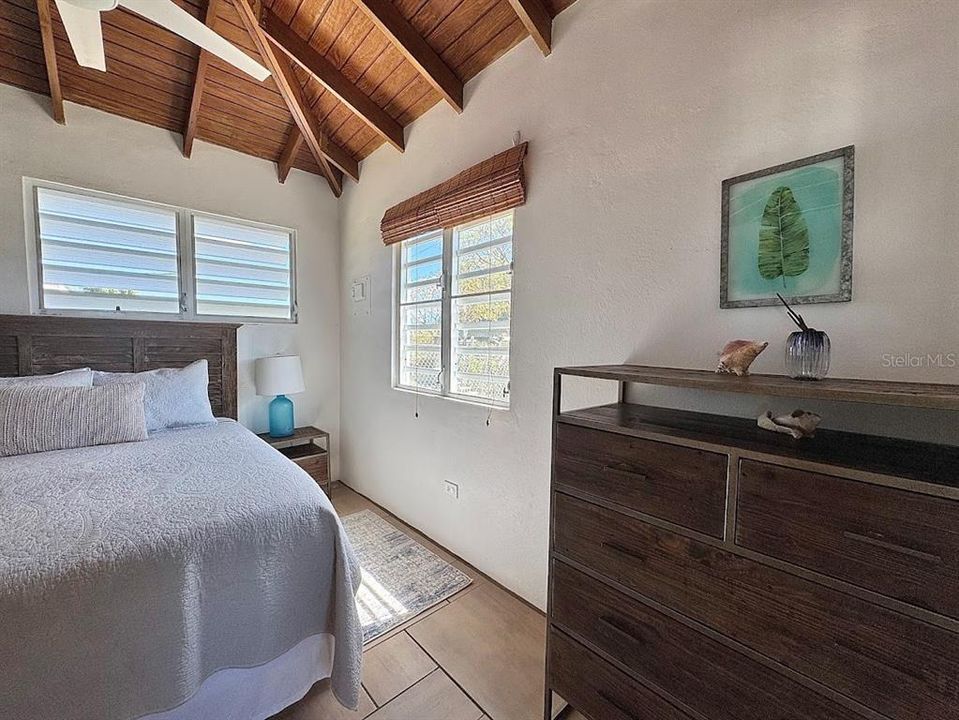 For Sale: $499,000 (2 beds, 1 baths, 900 Square Feet)