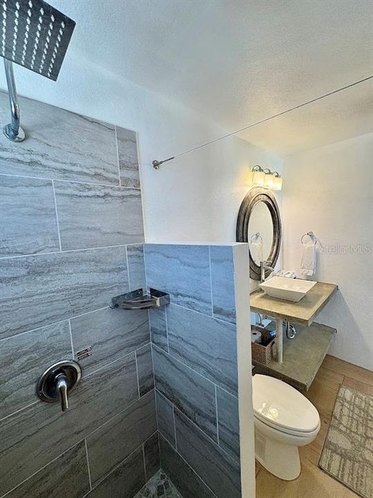 For Sale: $499,000 (2 beds, 1 baths, 900 Square Feet)