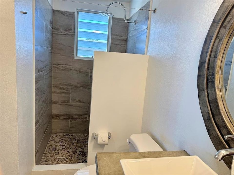 For Sale: $499,000 (2 beds, 1 baths, 900 Square Feet)