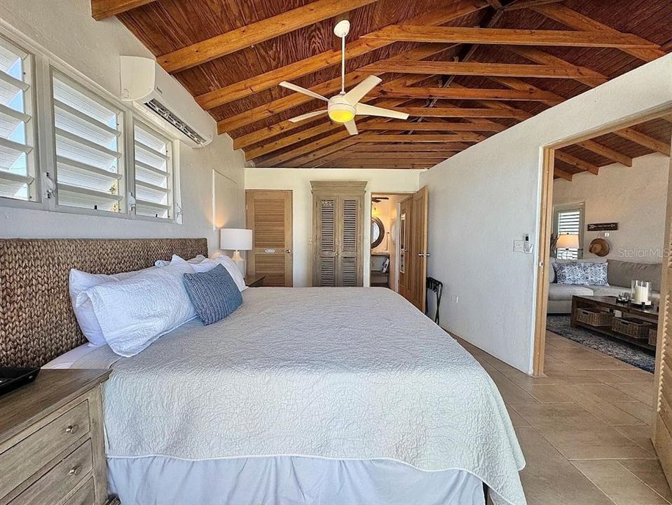 For Sale: $499,000 (2 beds, 1 baths, 900 Square Feet)