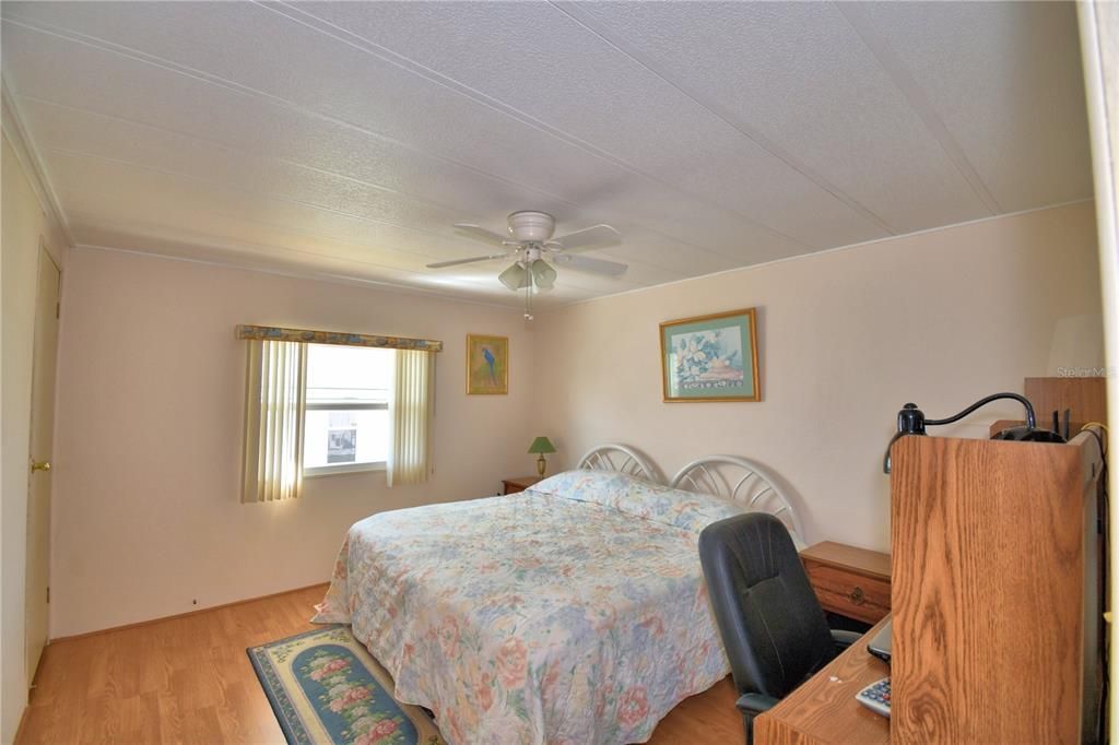 Active With Contract: $113,900 (2 beds, 2 baths, 1056 Square Feet)