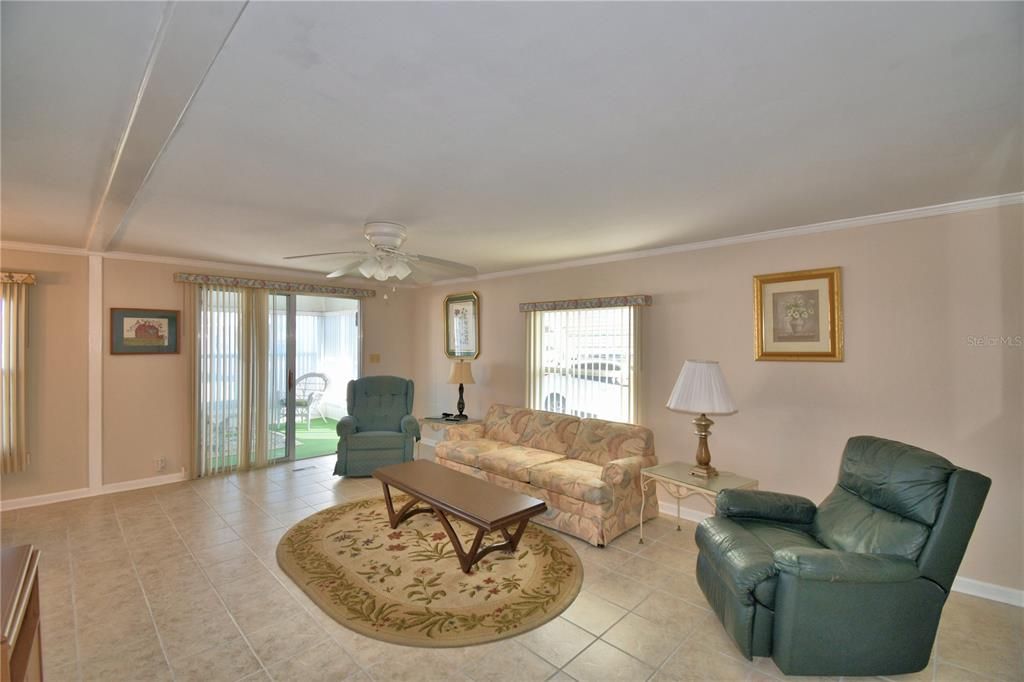Active With Contract: $113,900 (2 beds, 2 baths, 1056 Square Feet)