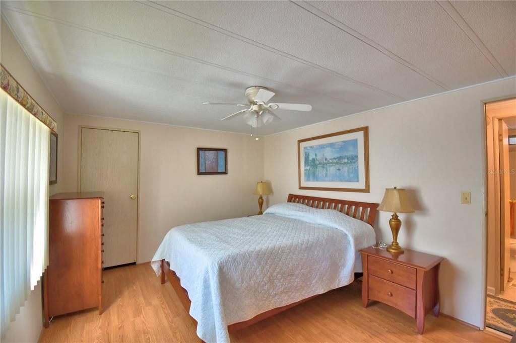 Active With Contract: $113,900 (2 beds, 2 baths, 1056 Square Feet)