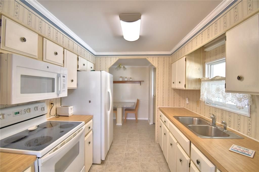 Active With Contract: $113,900 (2 beds, 2 baths, 1056 Square Feet)