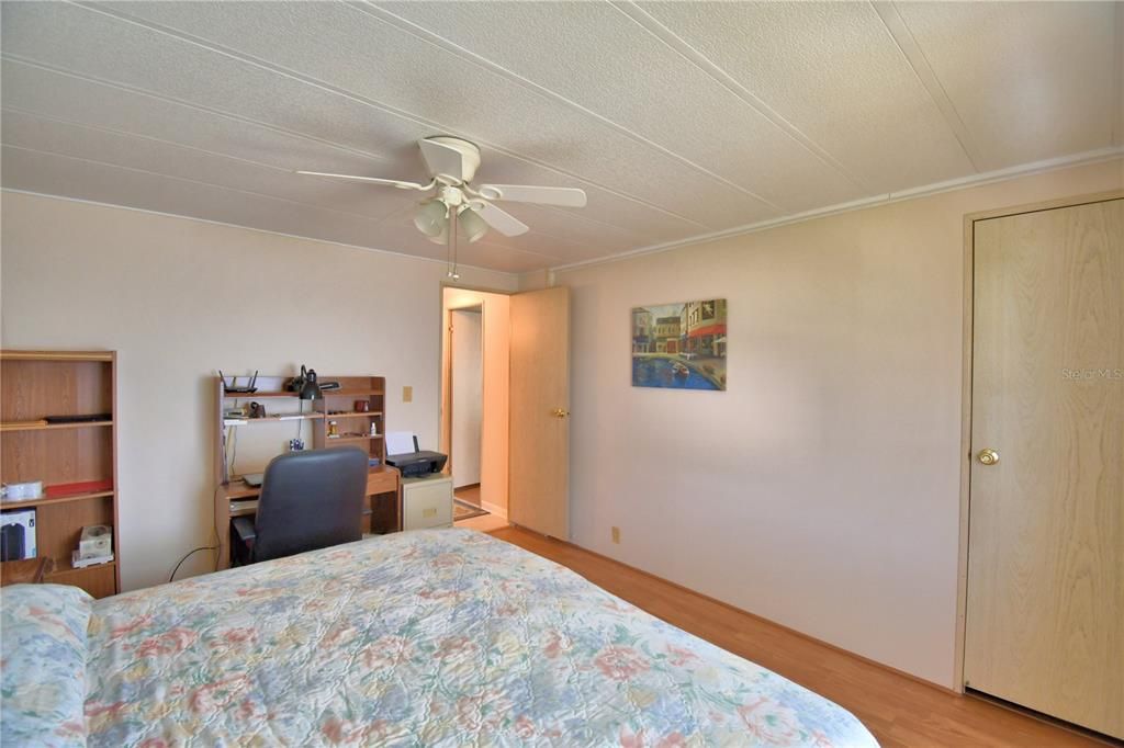 Active With Contract: $113,900 (2 beds, 2 baths, 1056 Square Feet)