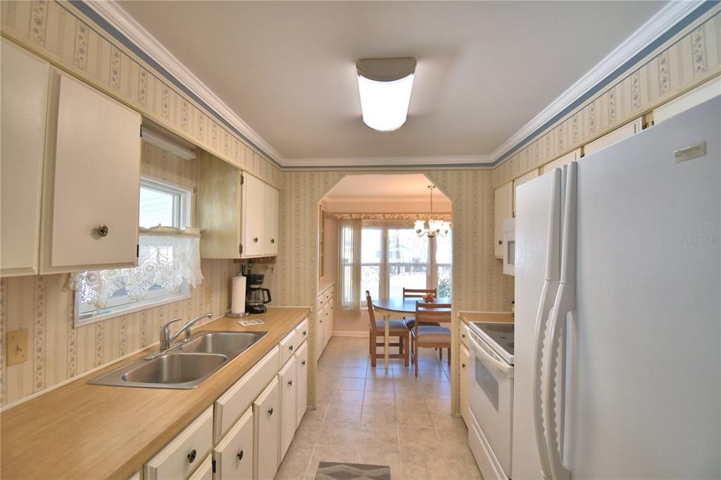 Active With Contract: $113,900 (2 beds, 2 baths, 1056 Square Feet)