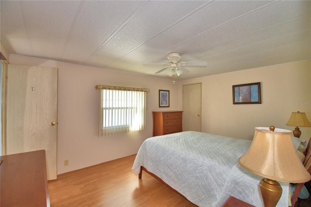 Active With Contract: $113,900 (2 beds, 2 baths, 1056 Square Feet)