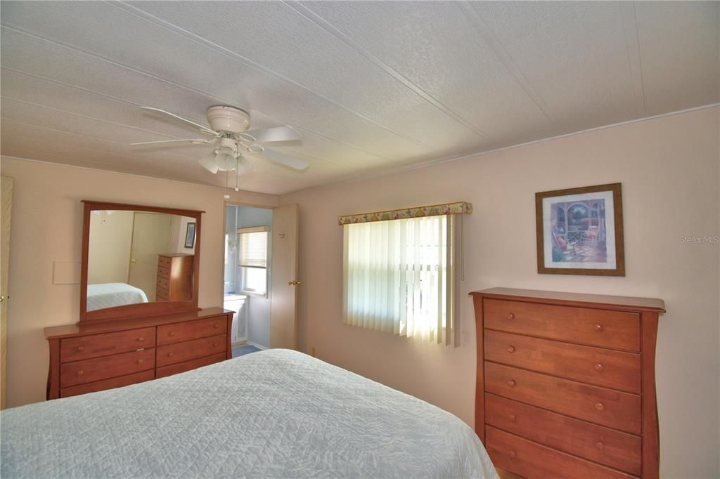 Active With Contract: $113,900 (2 beds, 2 baths, 1056 Square Feet)