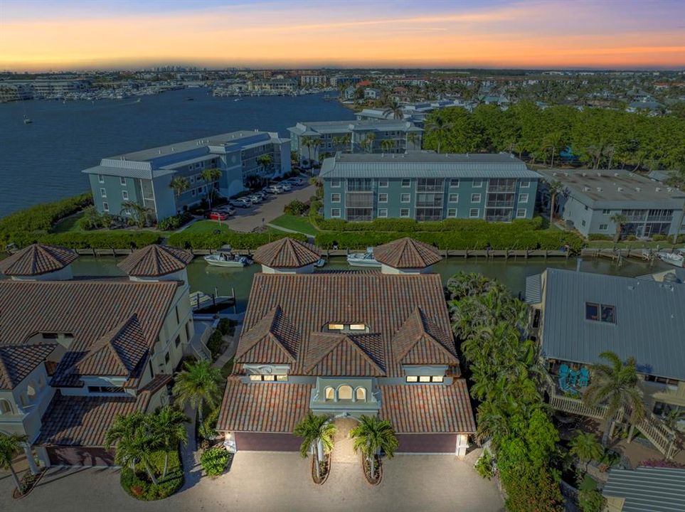 For Sale: $2,480,000 (3 beds, 3 baths, 2144 Square Feet)