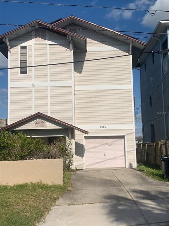 Active With Contract: $449,000 (3 beds, 2 baths, 1990 Square Feet)