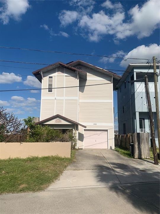 Active With Contract: $449,000 (3 beds, 2 baths, 1990 Square Feet)