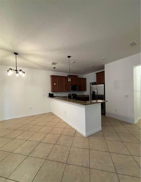 Под контрактом: $2,350 (3 спален, 2 ванн, 1801 Квадратных фут)