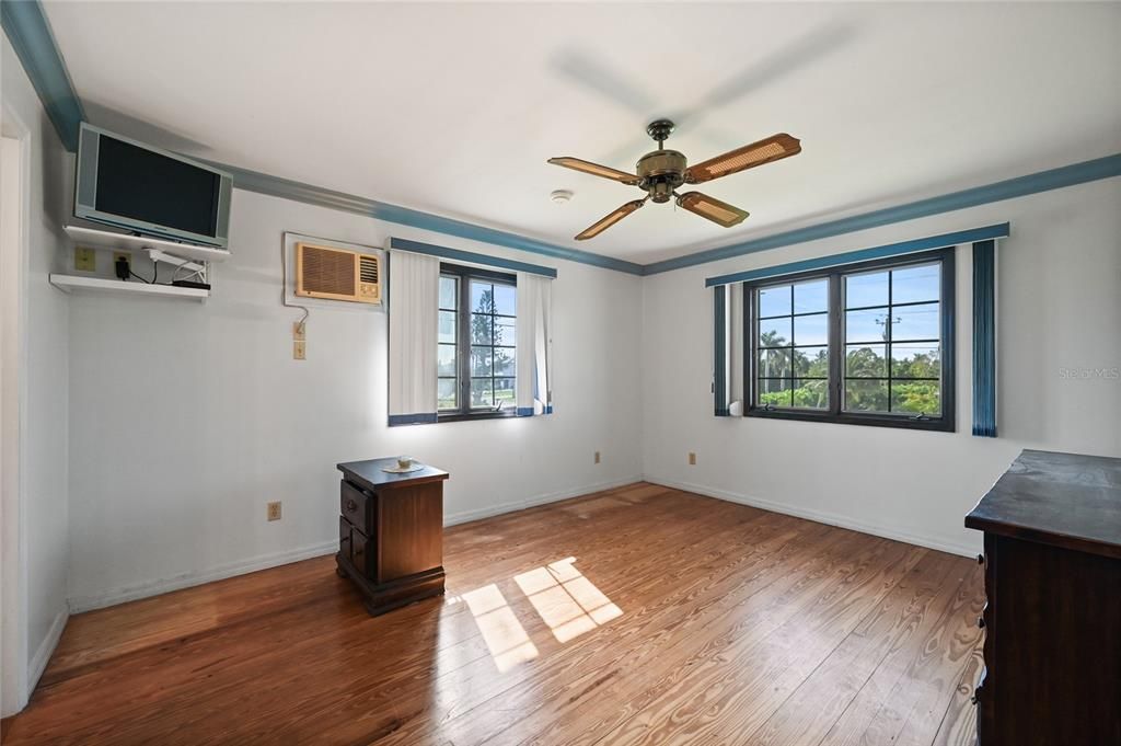 For Sale: $850,000 (3 beds, 3 baths, 1775 Square Feet)