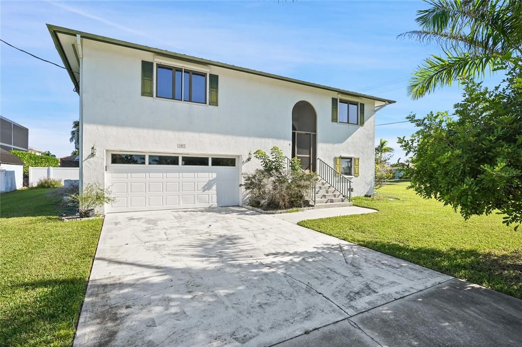 For Sale: $850,000 (3 beds, 3 baths, 1775 Square Feet)