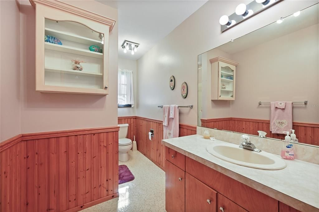 For Sale: $850,000 (3 beds, 3 baths, 1775 Square Feet)