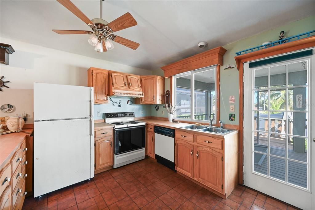 For Sale: $850,000 (3 beds, 3 baths, 1775 Square Feet)