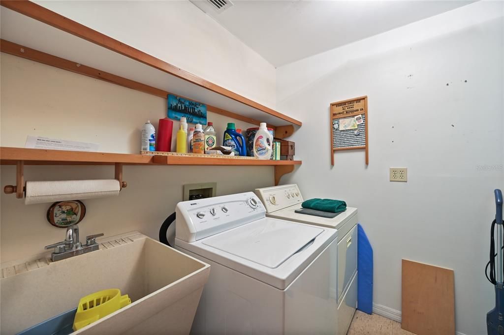 For Sale: $850,000 (3 beds, 3 baths, 1775 Square Feet)