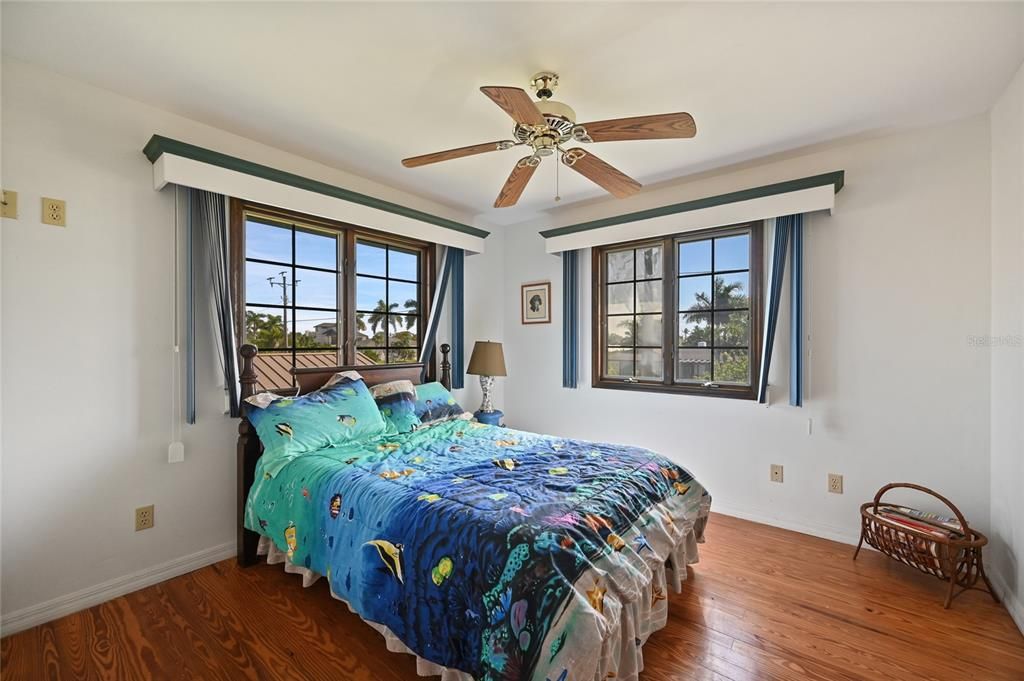 For Sale: $850,000 (3 beds, 3 baths, 1775 Square Feet)