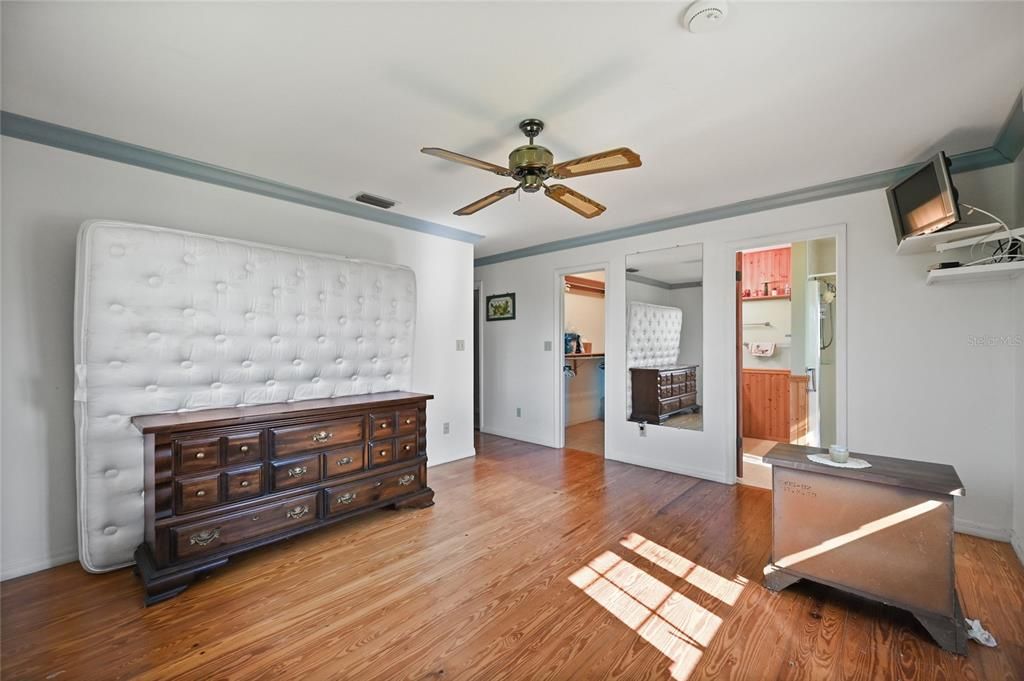 For Sale: $850,000 (3 beds, 3 baths, 1775 Square Feet)