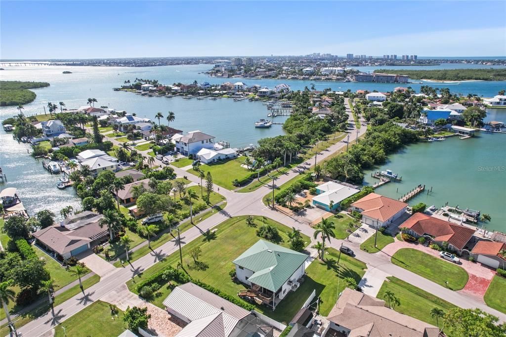 For Sale: $850,000 (3 beds, 3 baths, 1775 Square Feet)