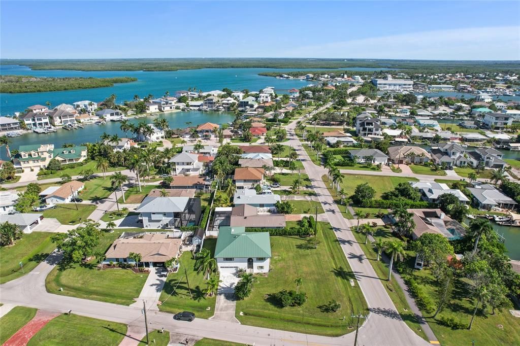 For Sale: $850,000 (3 beds, 3 baths, 1775 Square Feet)