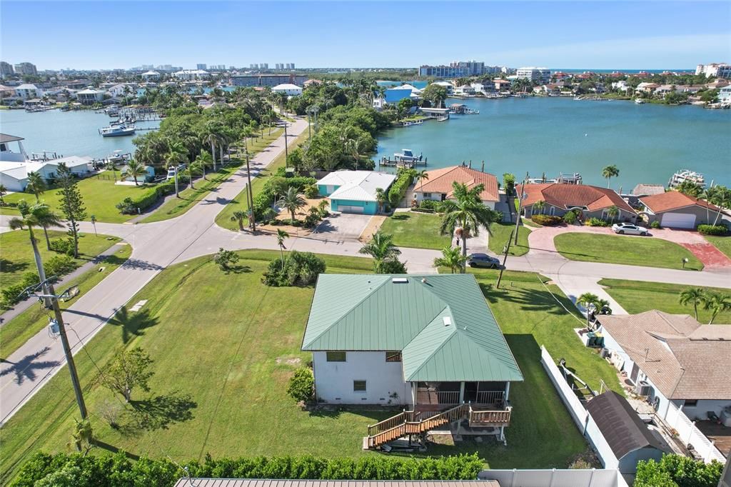 For Sale: $850,000 (3 beds, 3 baths, 1775 Square Feet)