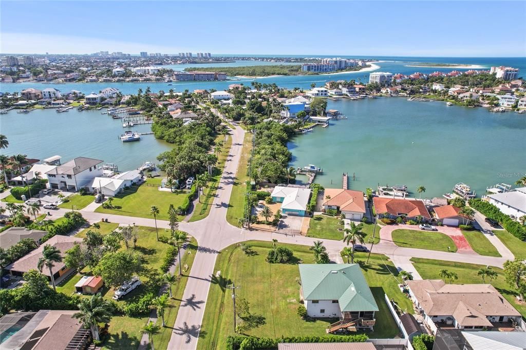 For Sale: $850,000 (3 beds, 3 baths, 1775 Square Feet)